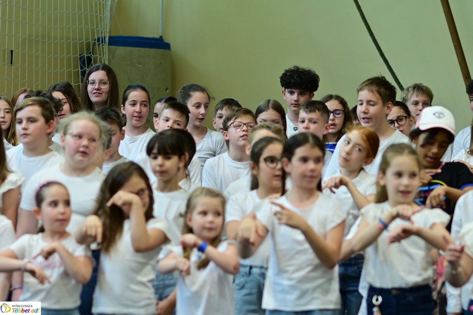 Francia nagykövet látogatása az Apáczai iskolában 2025 áprilisában