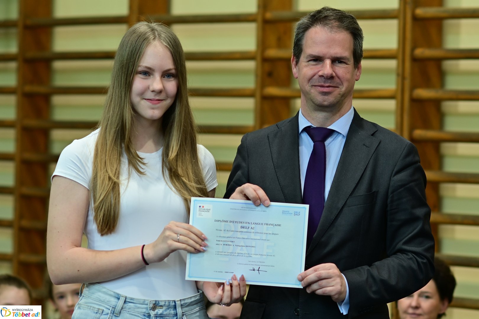 Francia nagykövet látogatása az Apáczai iskolában 2025 áprilisában