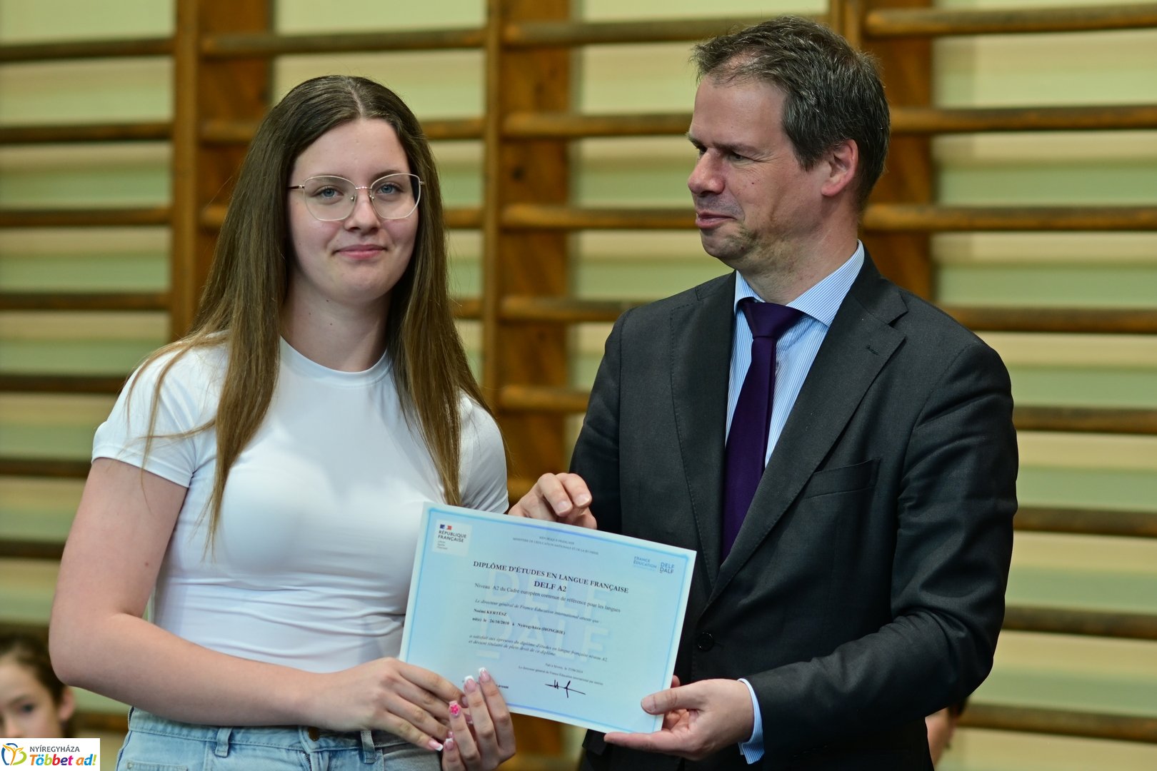 Francia nagykövet látogatása az Apáczai iskolában 2025 áprilisában