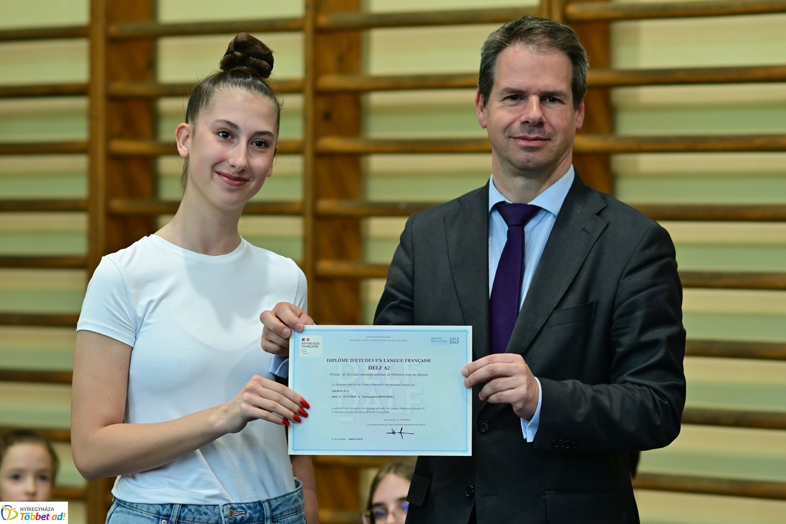 Francia nagykövet látogatása az Apáczai iskolában 2025 áprilisában