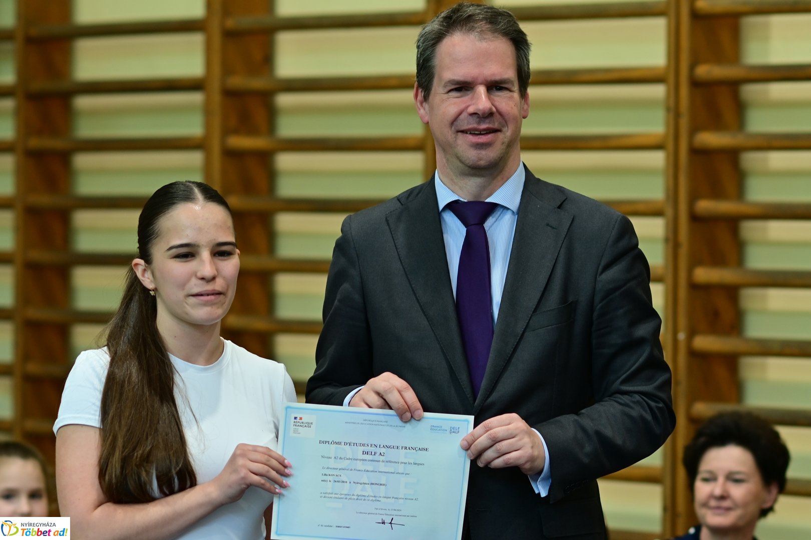 Francia nagykövet látogatása az Apáczai iskolában 2025 áprilisában