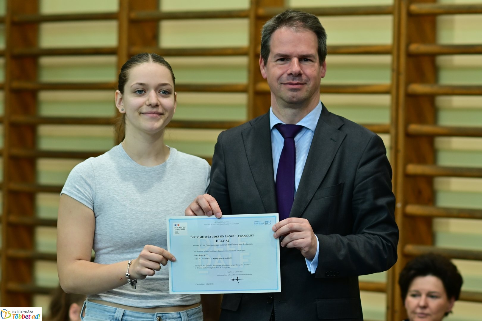 Francia nagykövet látogatása az Apáczai iskolában 2025 áprilisában