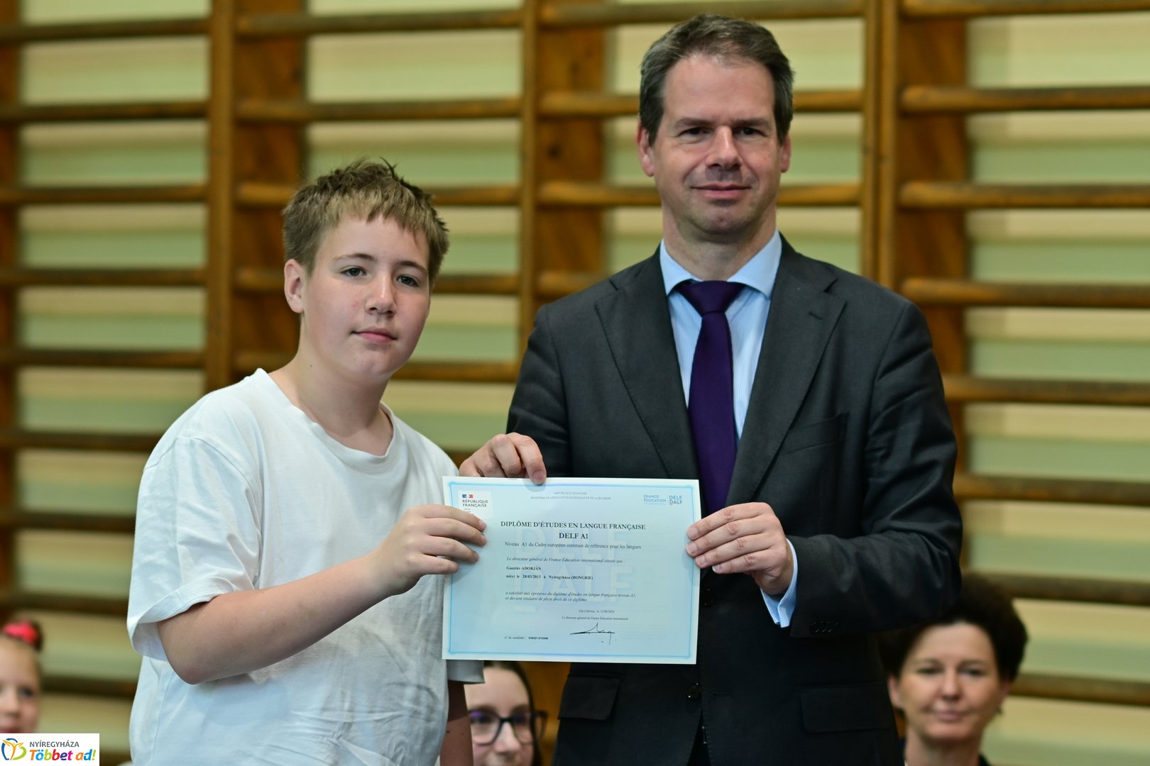 Francia nagykövet látogatása az Apáczai iskolában 2025 áprilisában