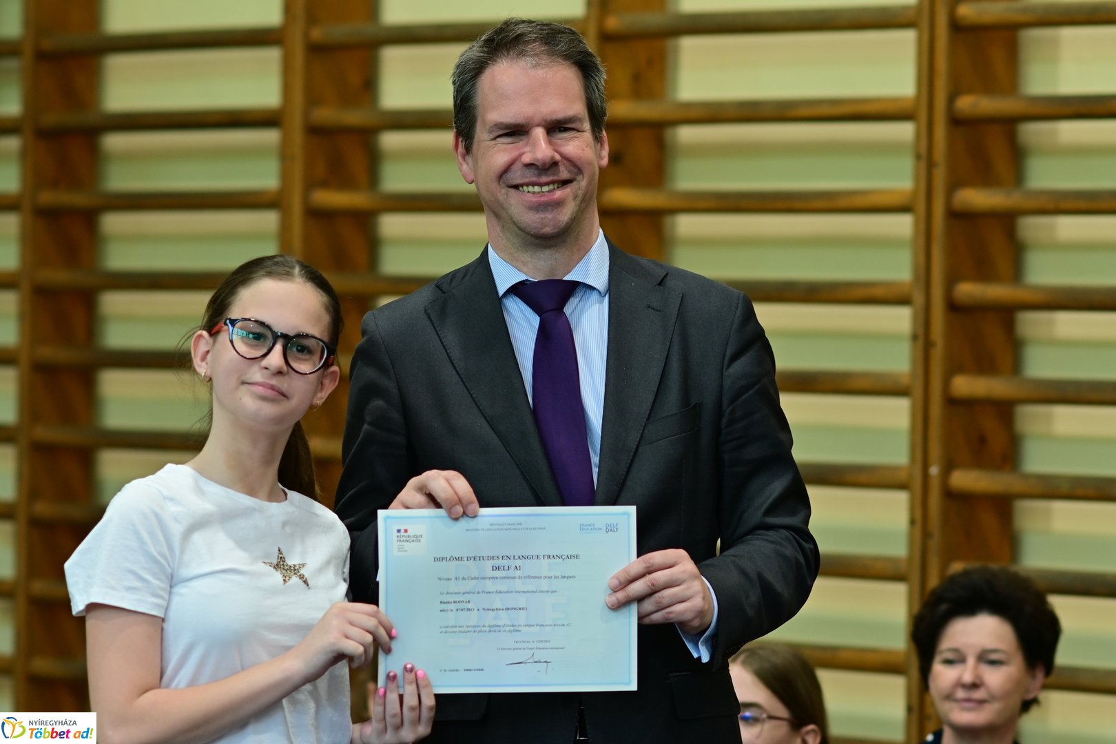 Francia nagykövet látogatása az Apáczai iskolában 2025 áprilisában