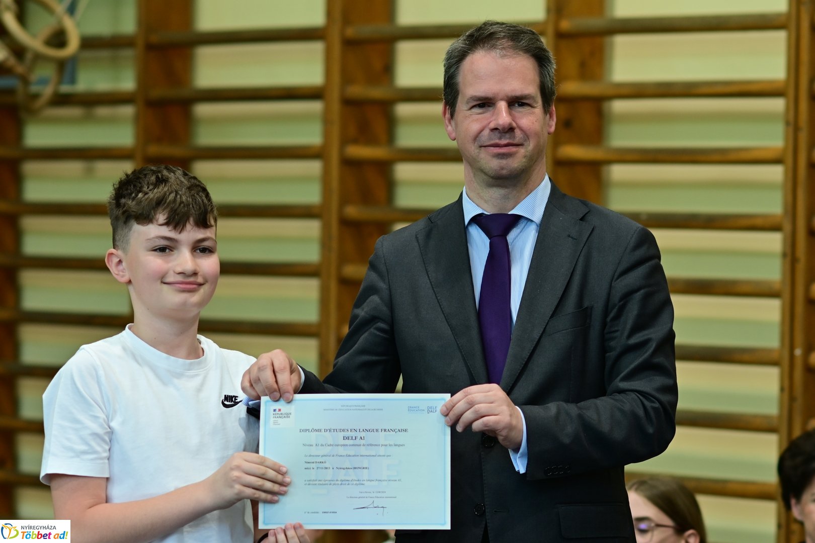 Francia nagykövet látogatása az Apáczai iskolában 2025 áprilisában