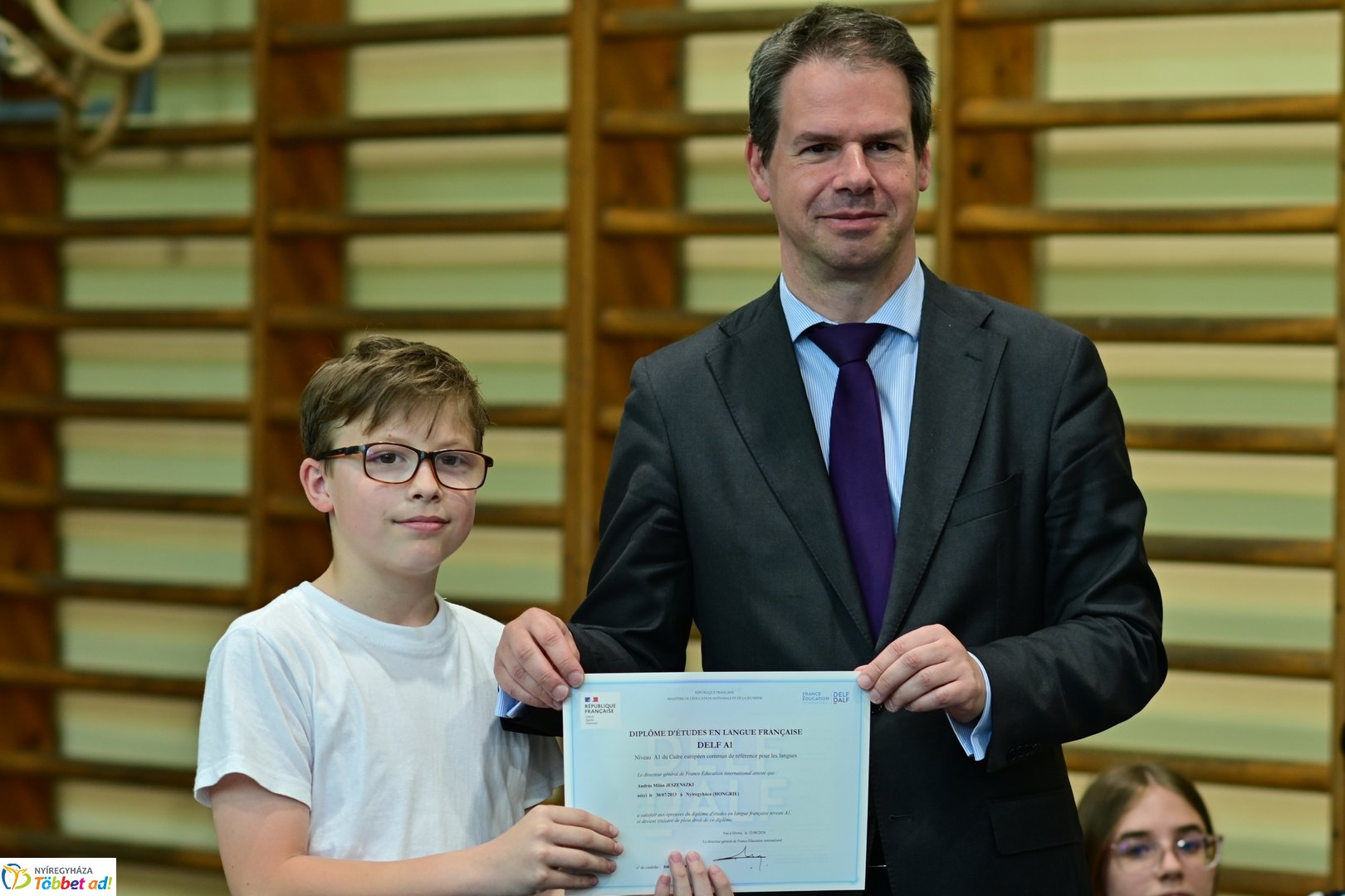 Francia nagykövet látogatása az Apáczai iskolában 2025 áprilisában