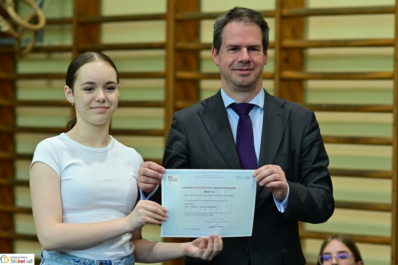 Francia nagykövet látogatása az Apáczai iskolában 2025 áprilisában