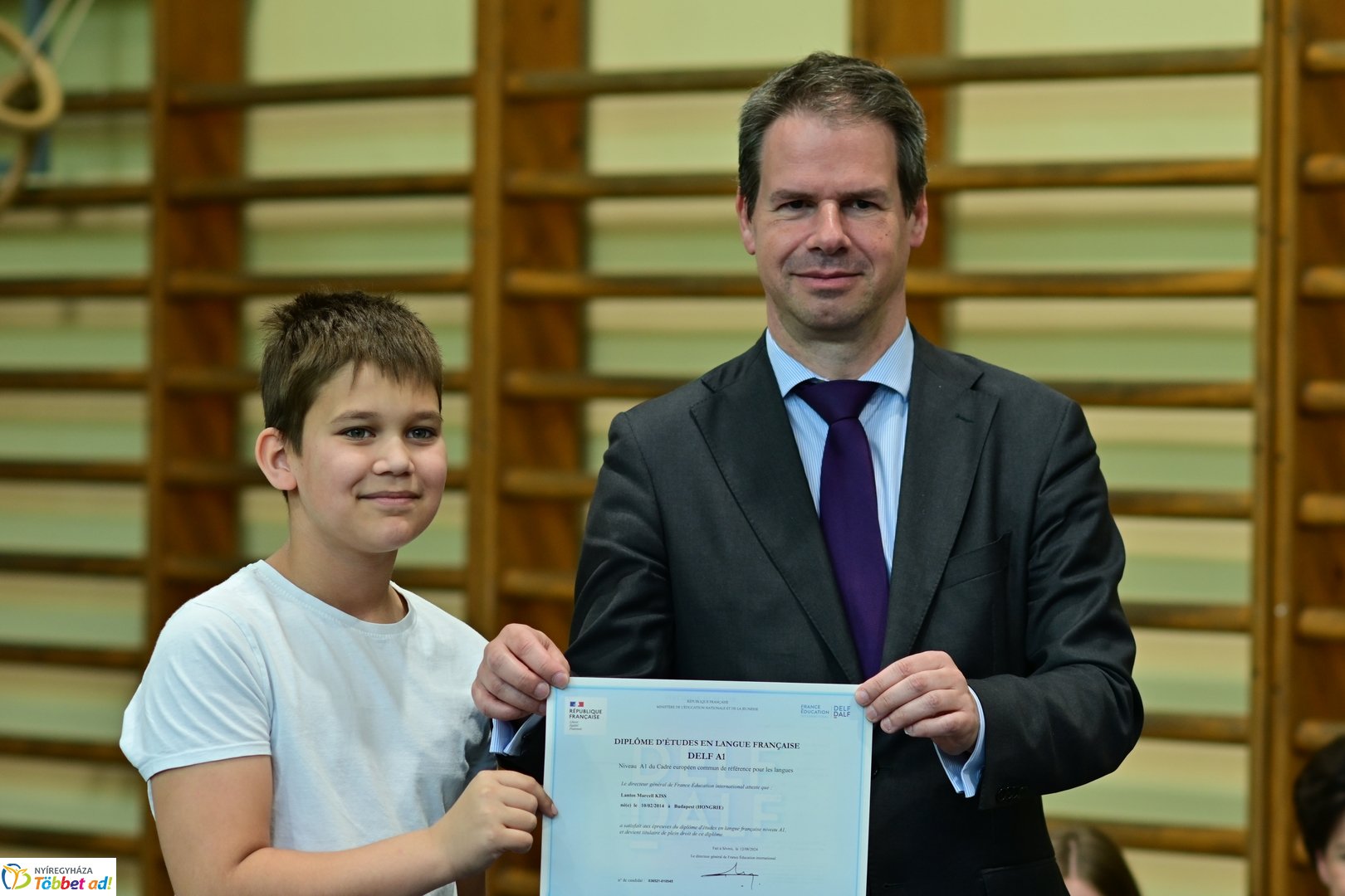 Francia nagykövet látogatása az Apáczai iskolában 2025 áprilisában