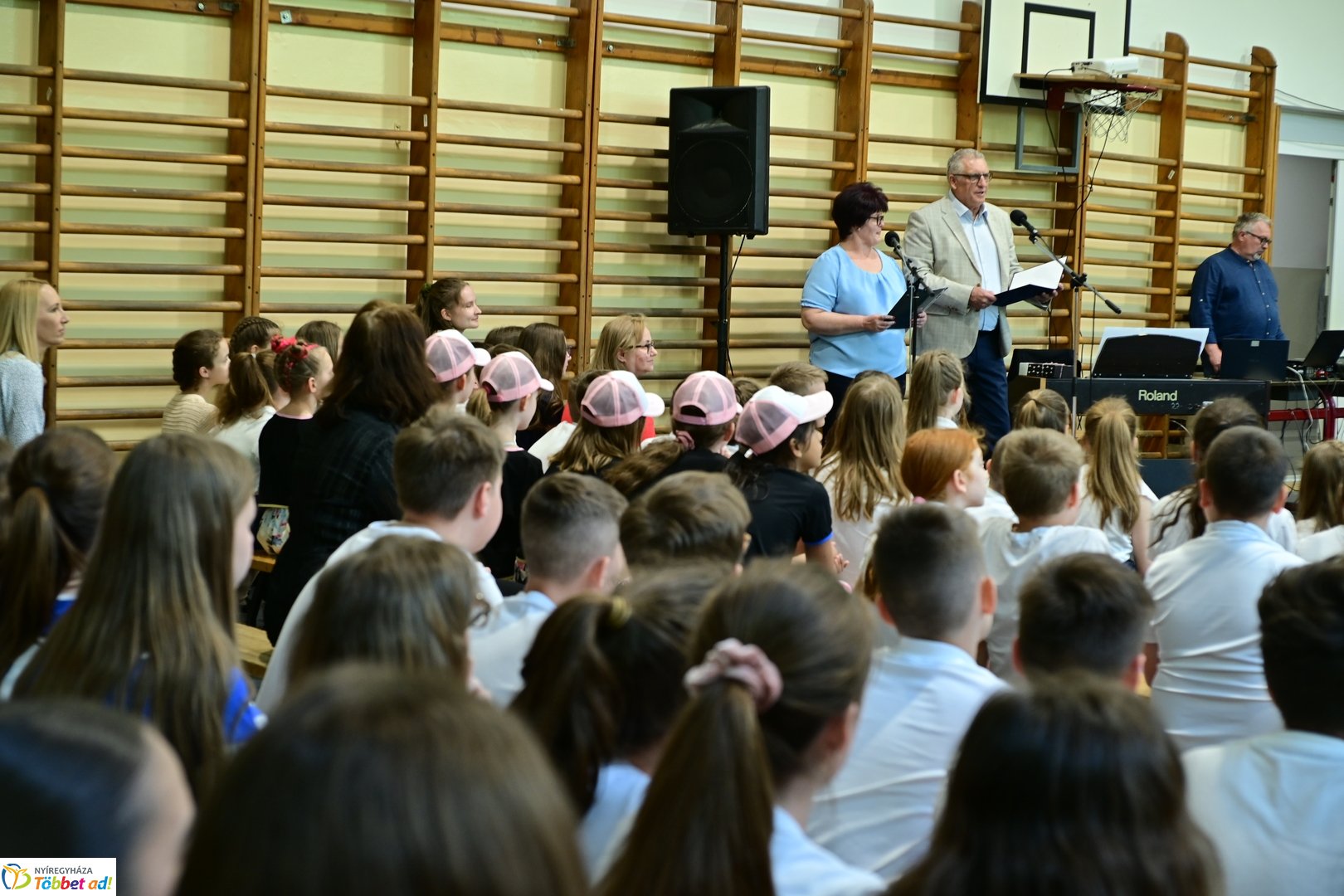 Francia nagykövet látogatása az Apáczai iskolában 2025 áprilisában