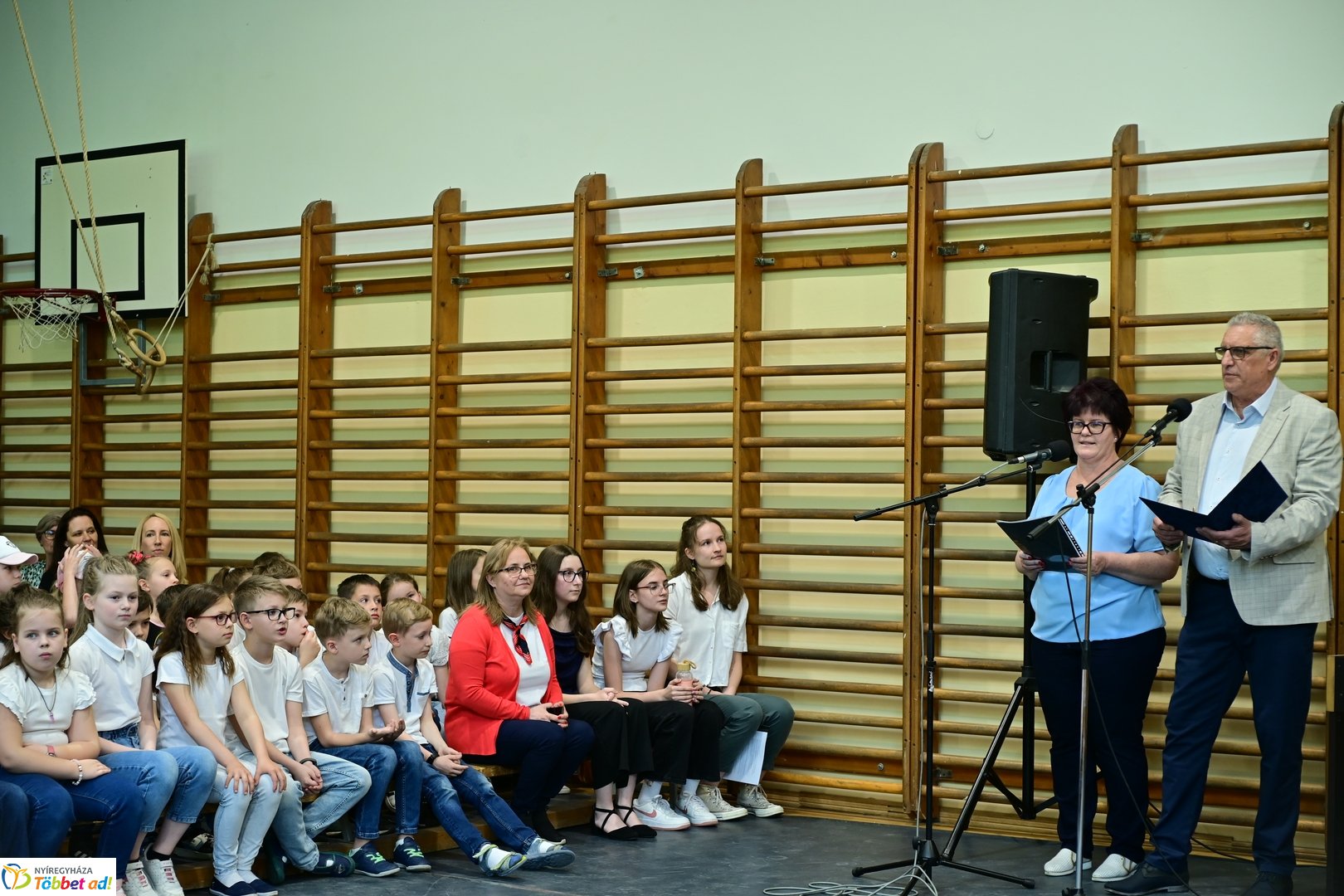 Francia nagykövet látogatása az Apáczai iskolában 2025 áprilisában