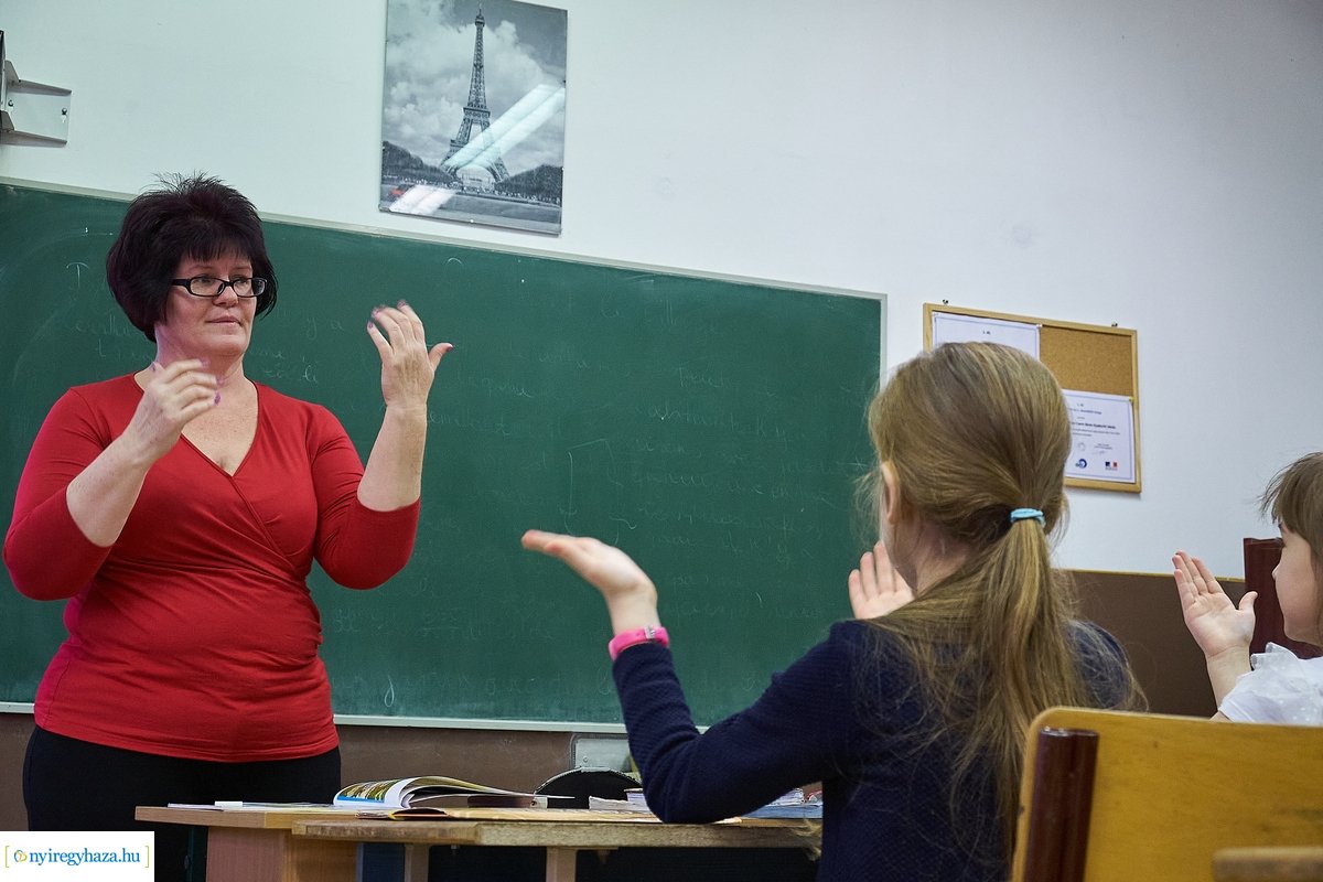 Francia nyelvi tagozat az Apáczai iskolában