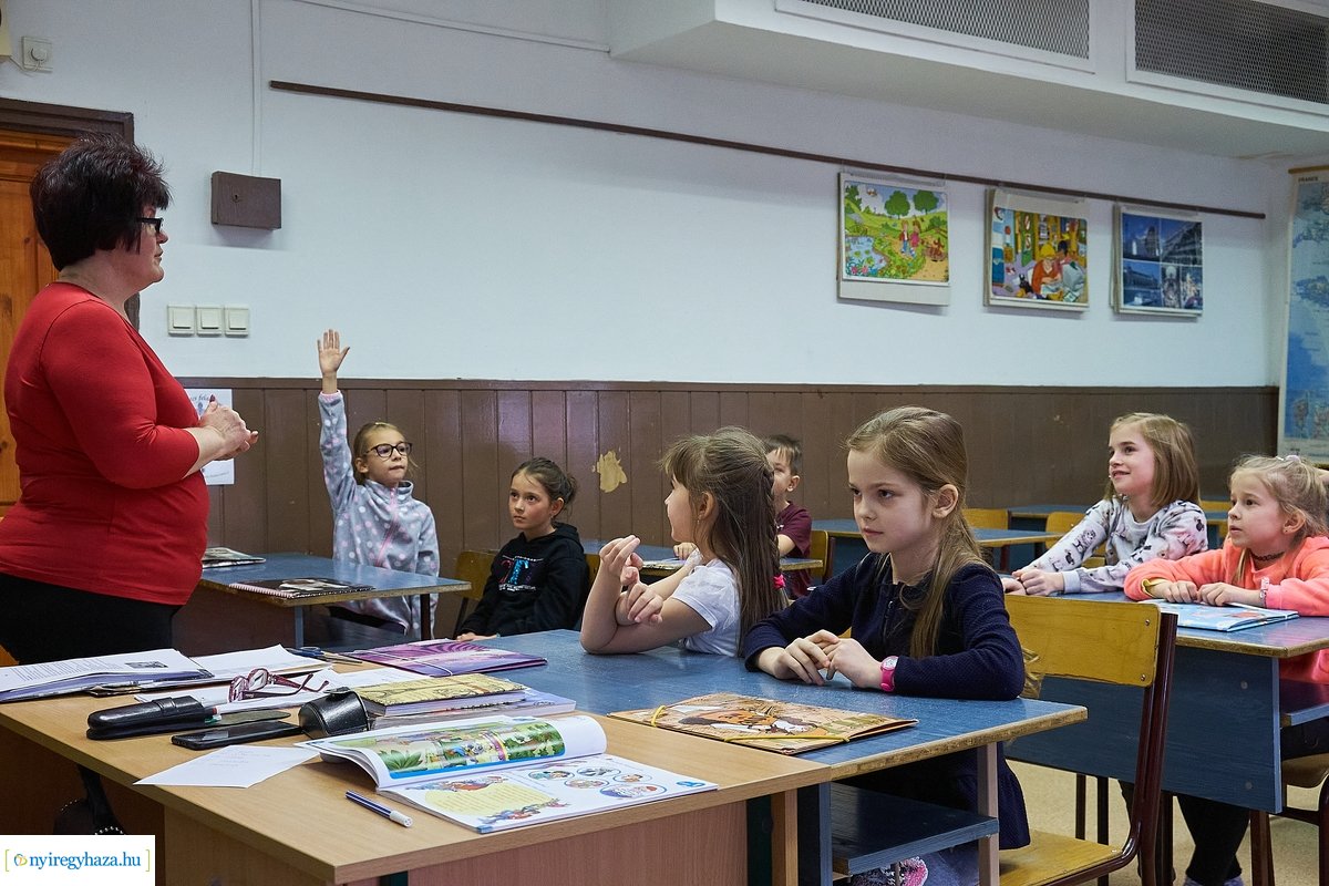 Francia nyelvi tagozat az Apáczai iskolában