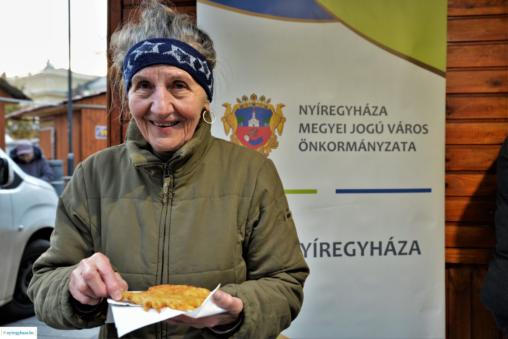 Frissen sült ajándék lapcsánka a karácsonyi forgatagban