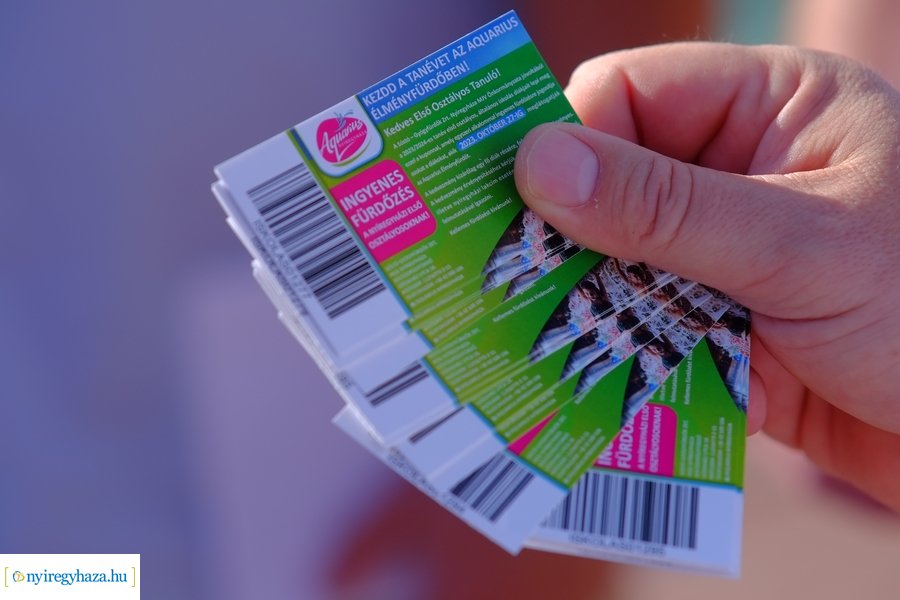 Fürdőkupon átadó az Aquarius Élményfürdőben