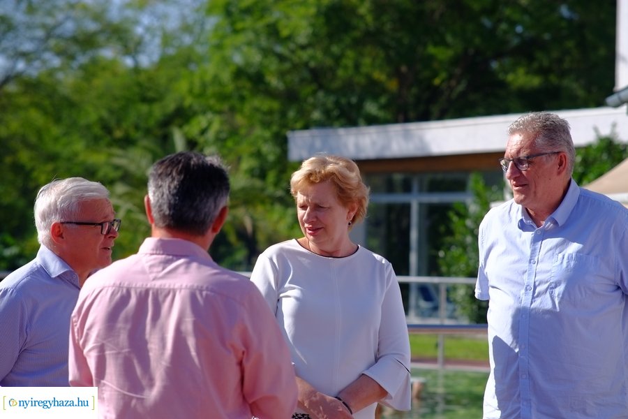 Fürdőkupon átadó az Aquarius Élményfürdőben