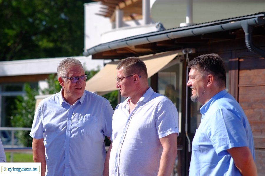 Fürdőkupon átadó az Aquarius Élményfürdőben