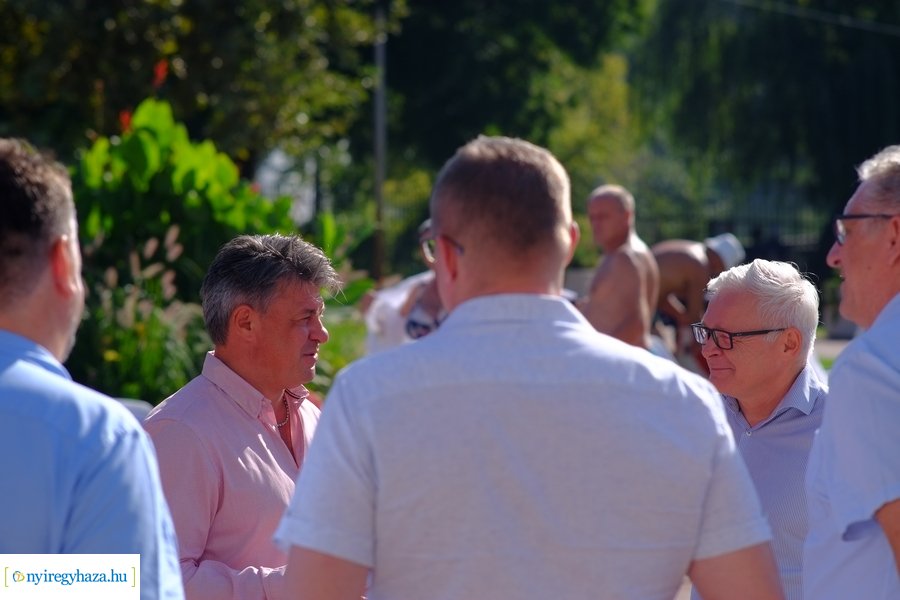 Fürdőkupon átadó az Aquarius Élményfürdőben