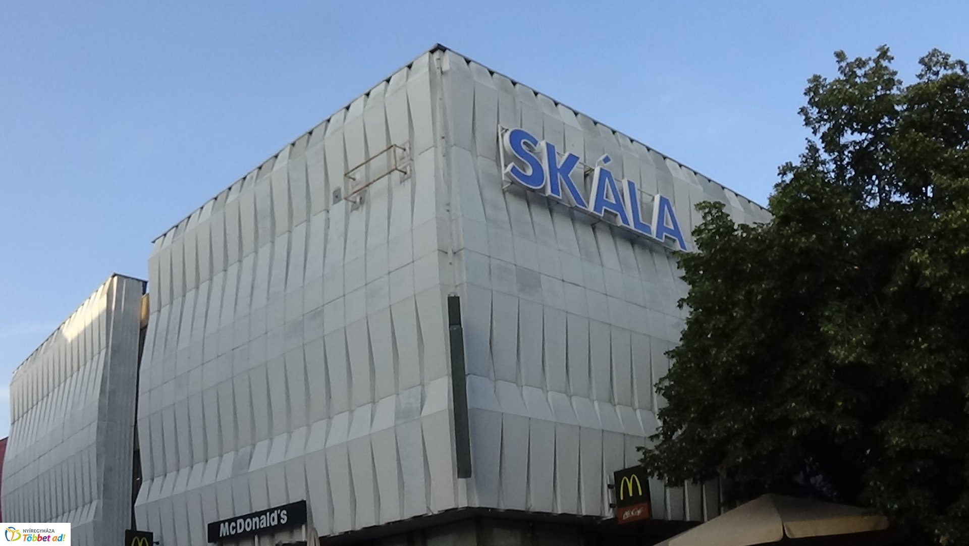 Füstszivárgás egy belvárosi bevásárlóközpontban