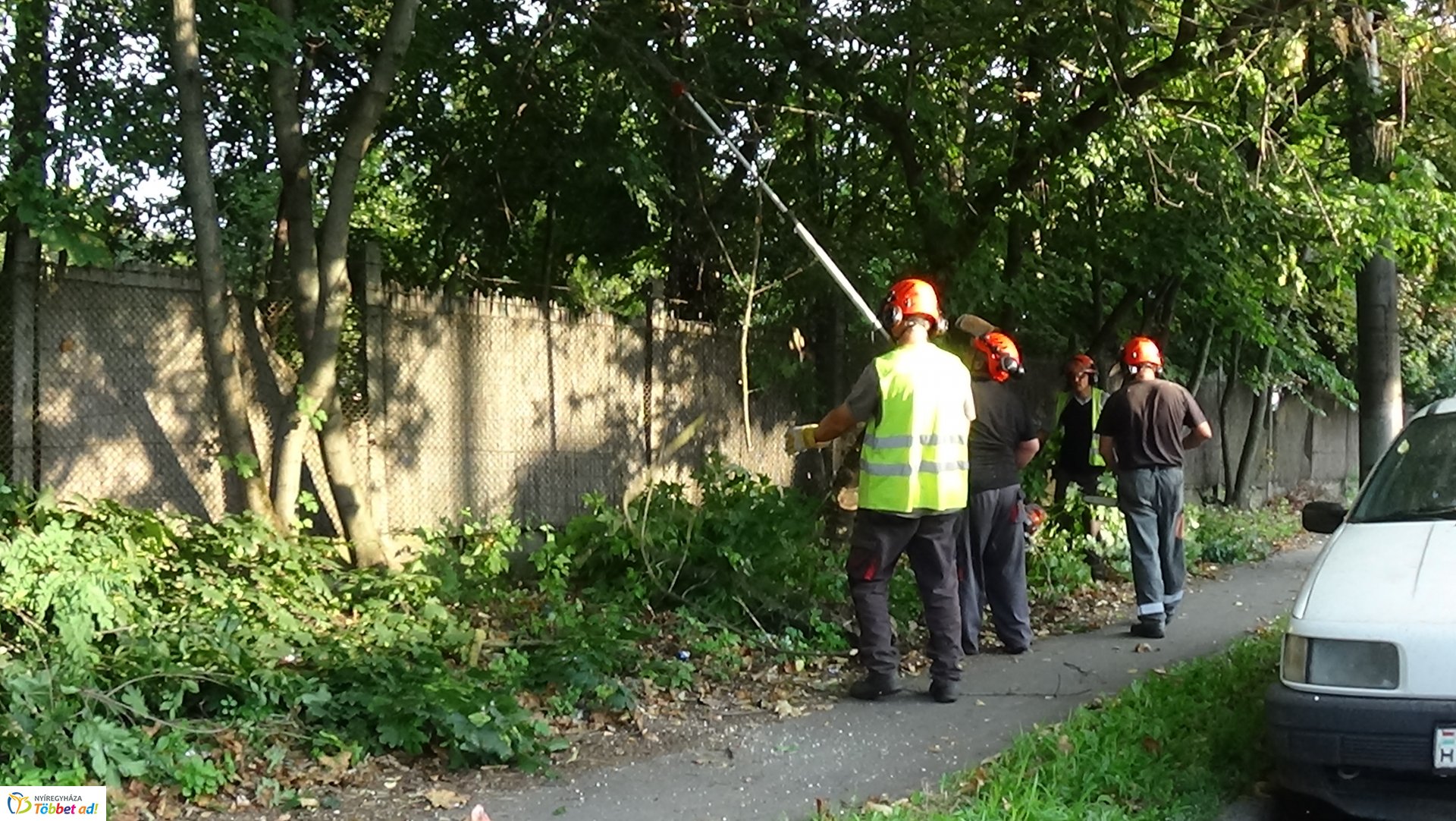 Gallyazási munkálatok a Kert utcán