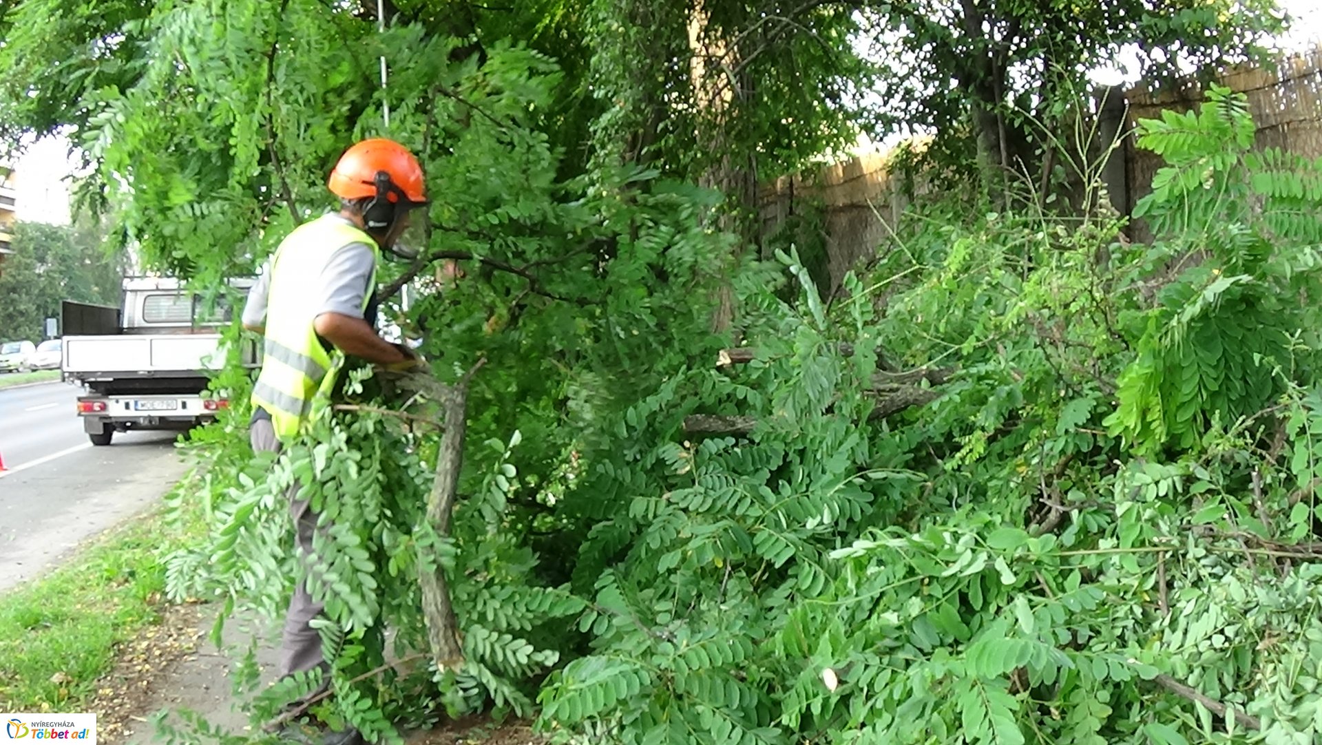 Gallyazási munkálatok a Kert utcán