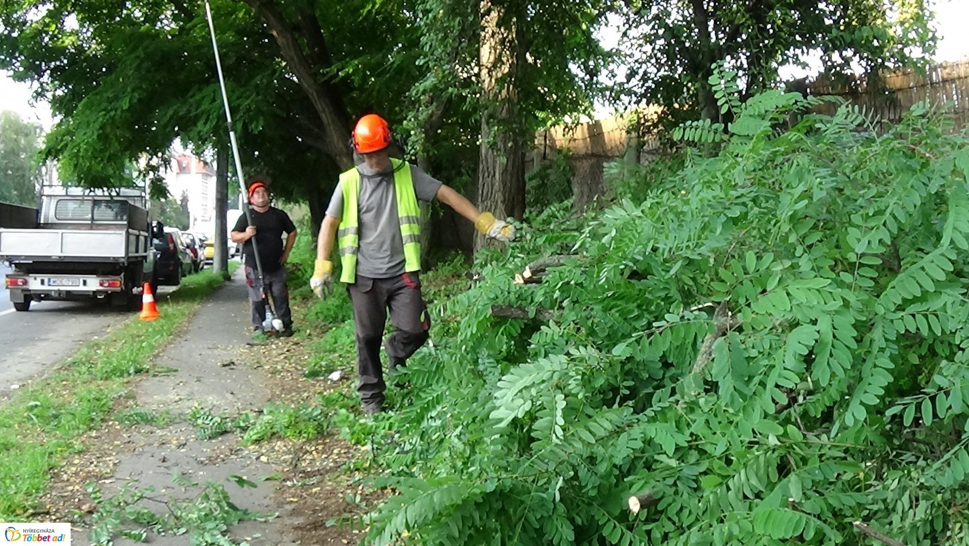 Gallyazási munkálatok a Kert utcán