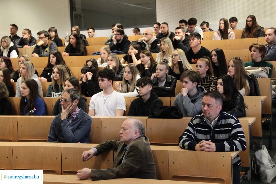 Gazdasági előadás az egyetemen 20230417