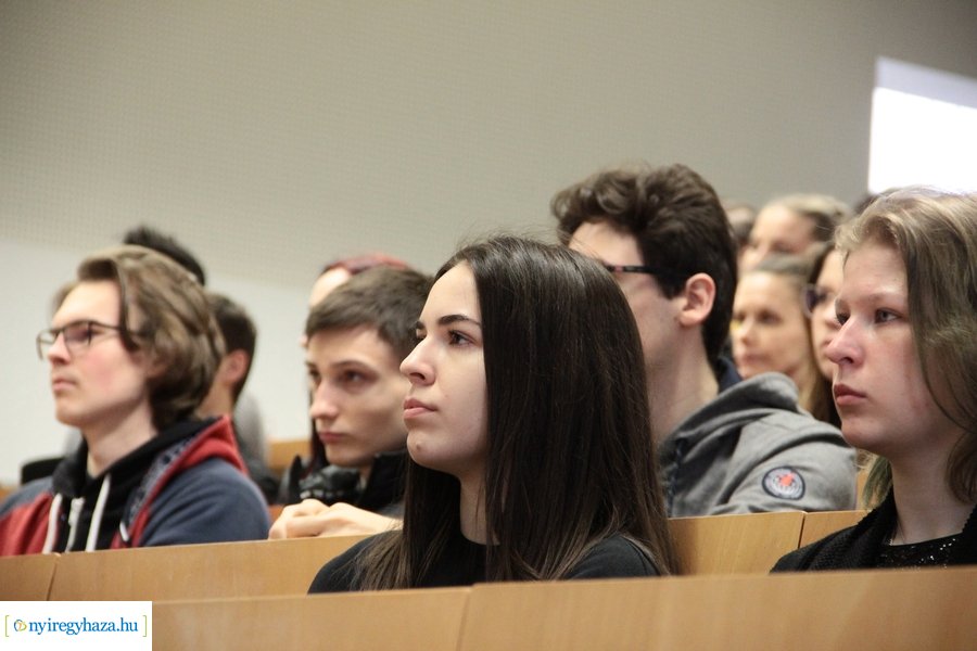 Gazdasági előadás az egyetemen 20230417