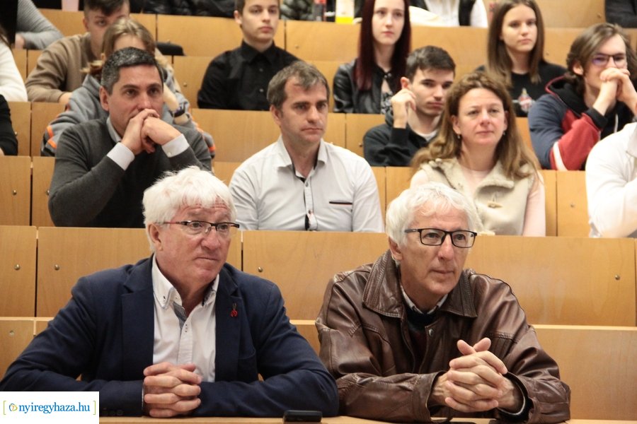 Gazdasági előadás az egyetemen 20230417