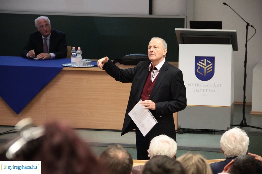 Gazdasági előadás az egyetemen 20230417