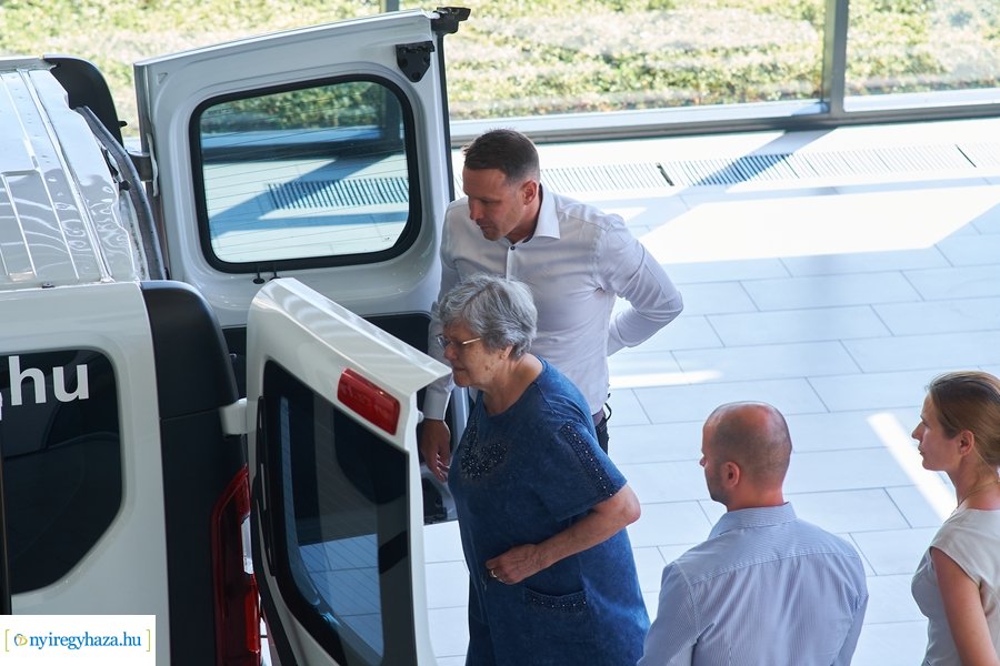 Gépjármű felajánlás a Magisztól