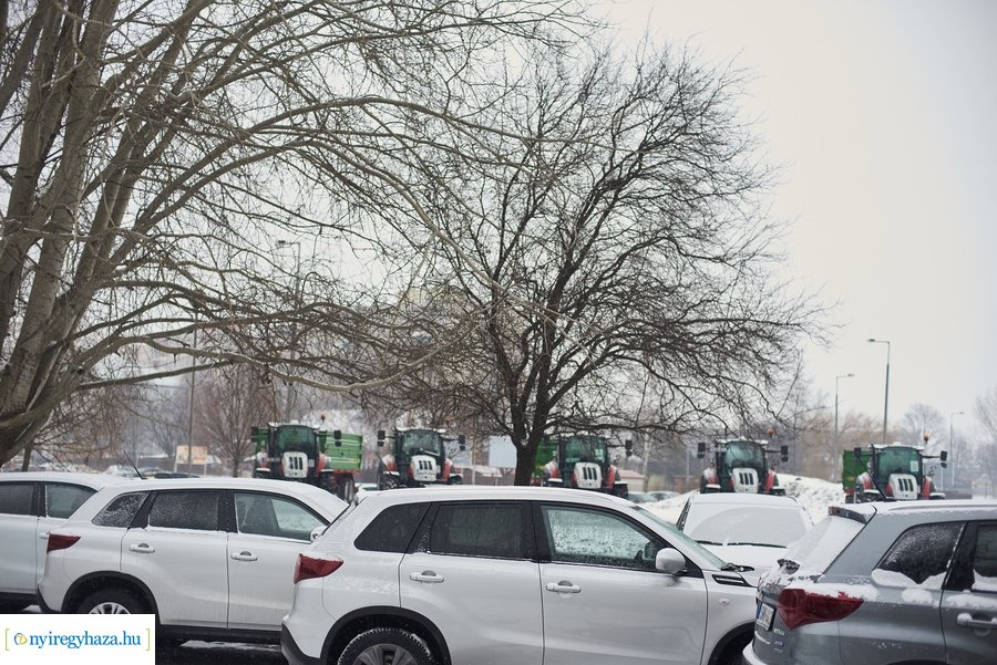 Gépjárművek átadása a Westsik iskolában