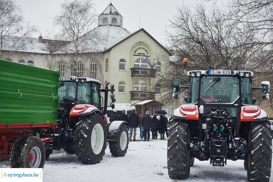 Gépjárművek átadása a Westsik iskolában