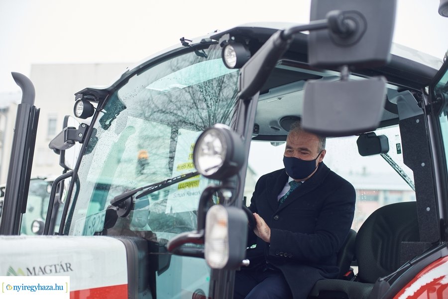 Gépjárművek átadása a Westsik iskolában