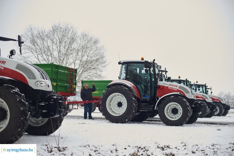Gépjárművek átadása a Westsik iskolában