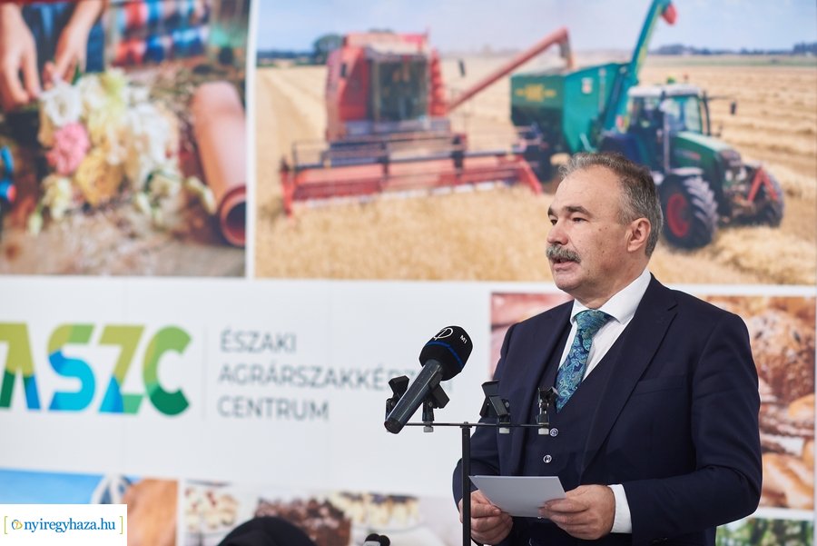 Gépjárművek átadása a Westsik iskolában