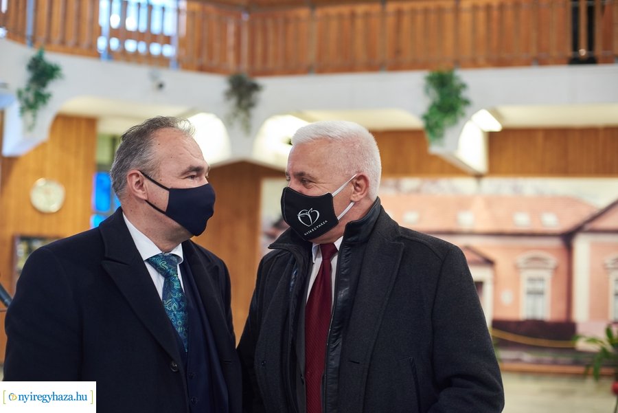 Gépjárművek átadása a Westsik iskolában