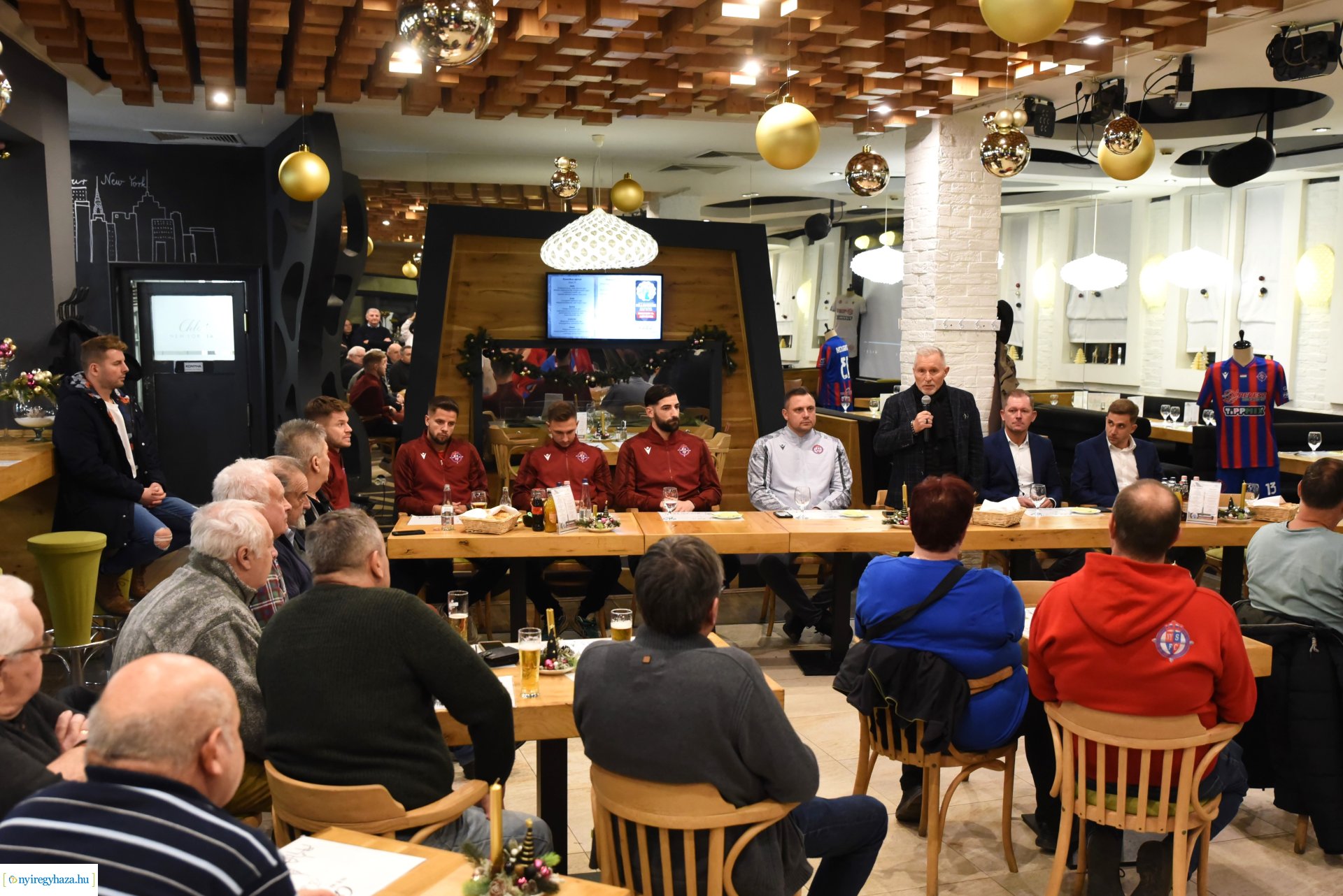 Gólösszefoglaló, kötetlen beszélgetés a Szpari szurkolókkal