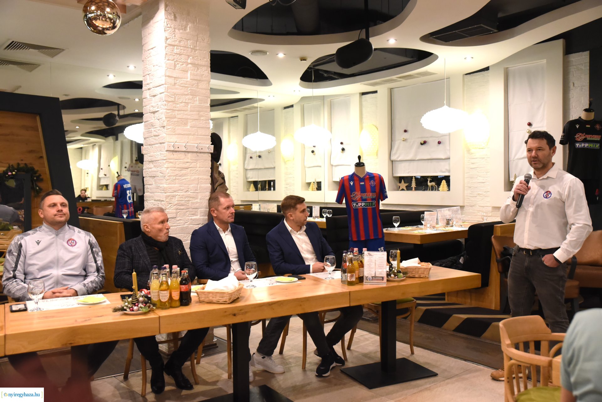 Gólösszefoglaló, kötetlen beszélgetés a Szpari szurkolókkal