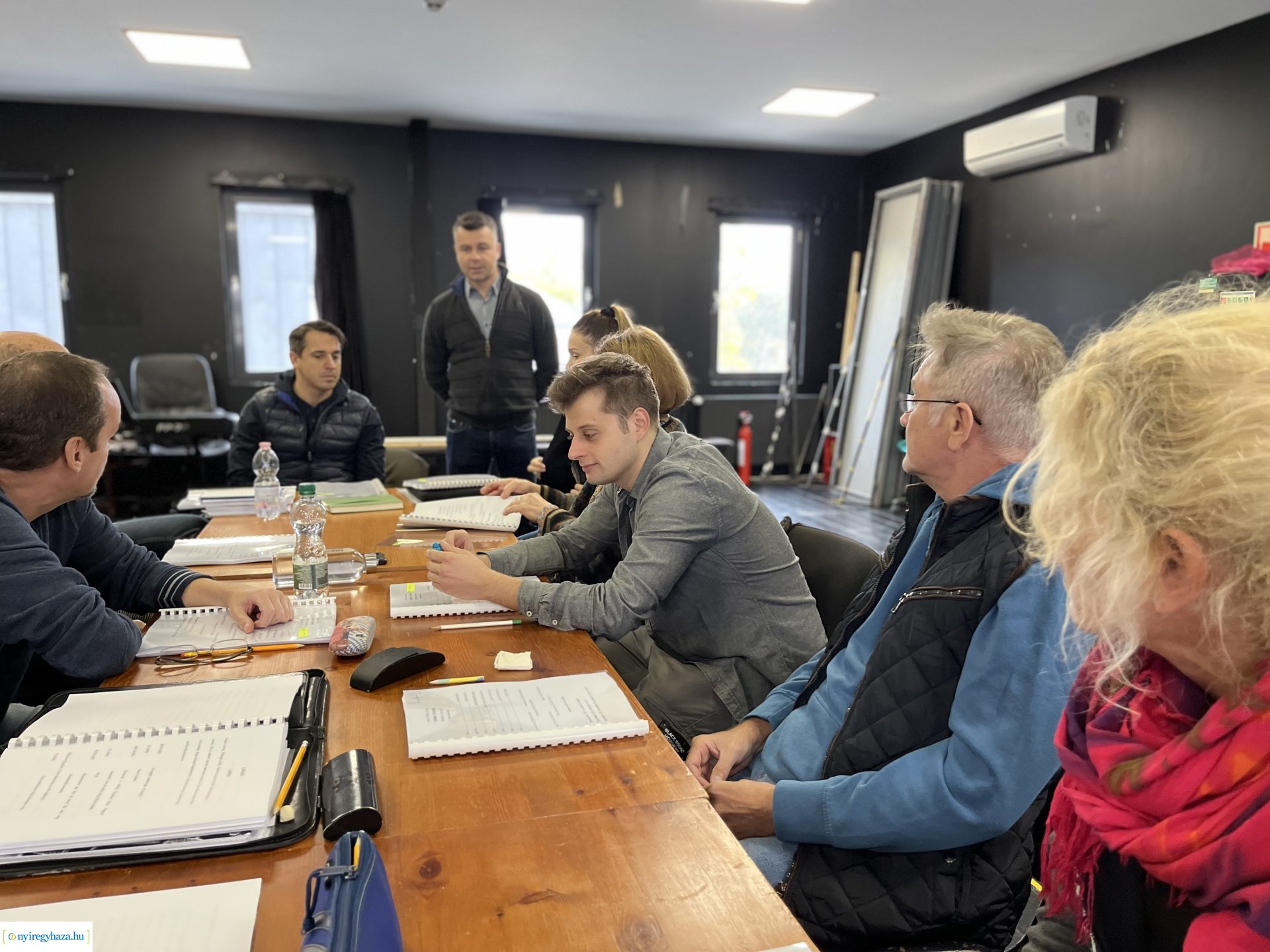 Görbe tükrök olvasópróba