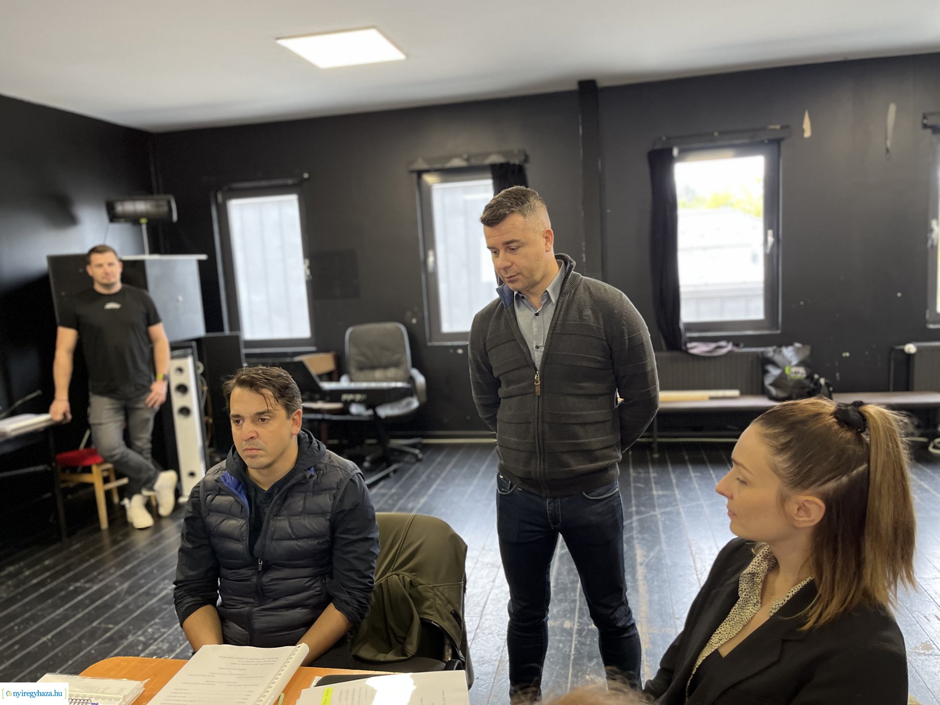 Görbe tükrök olvasópróba