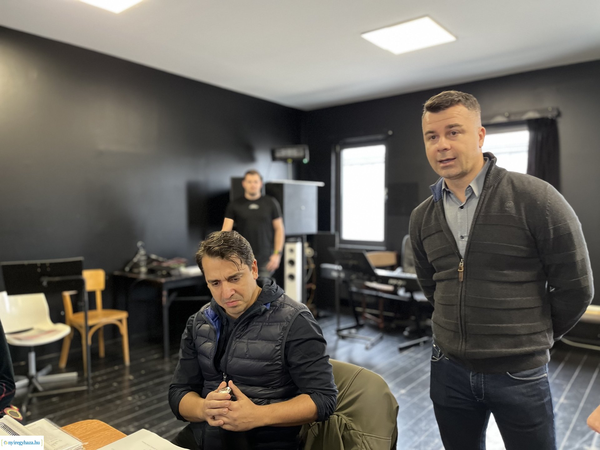 Görbe tükrök olvasópróba