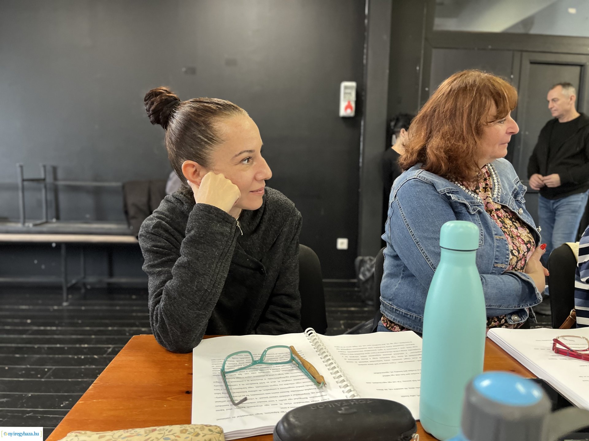 Görbe tükrök olvasópróba