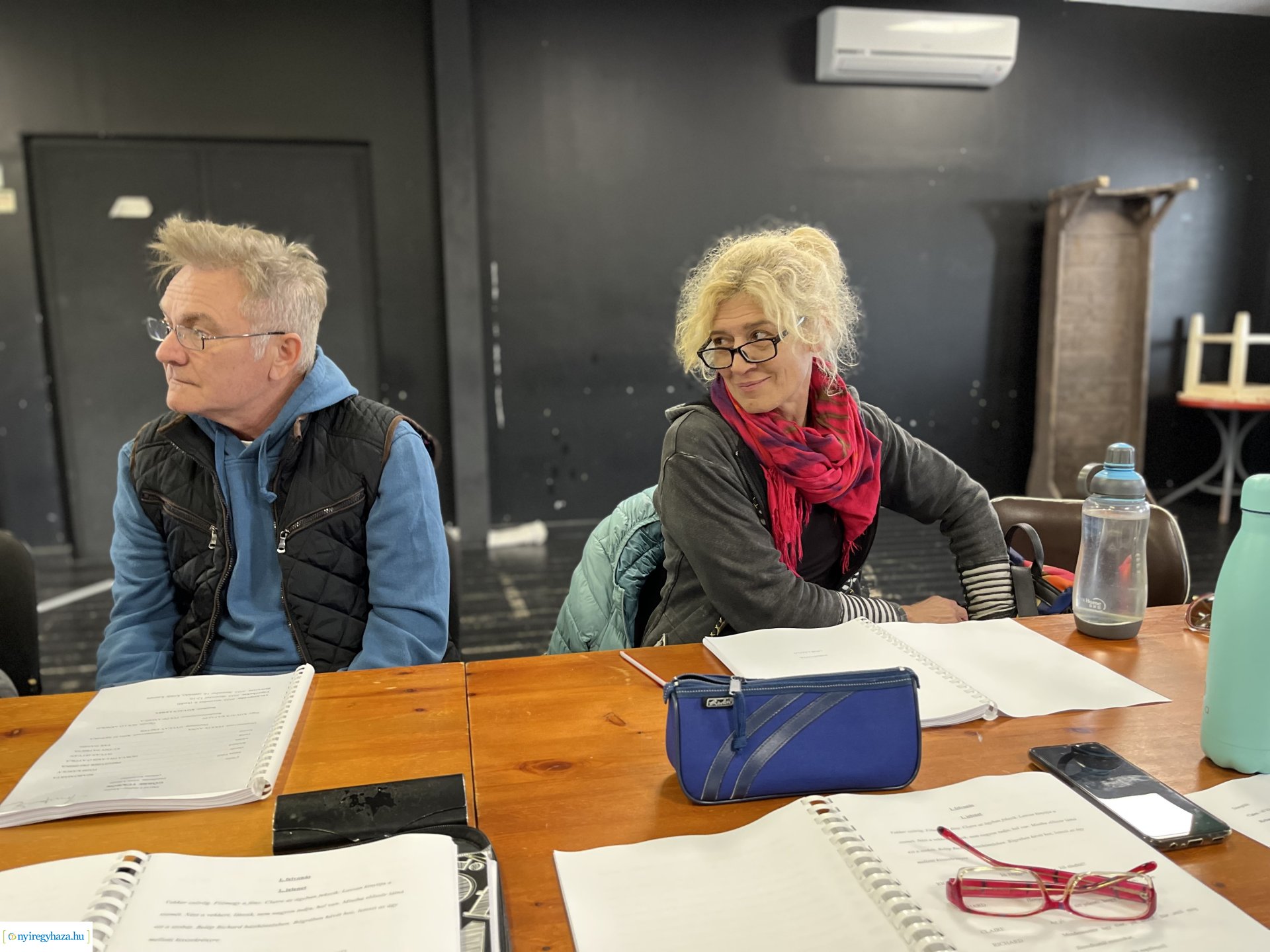 Görbe tükrök olvasópróba