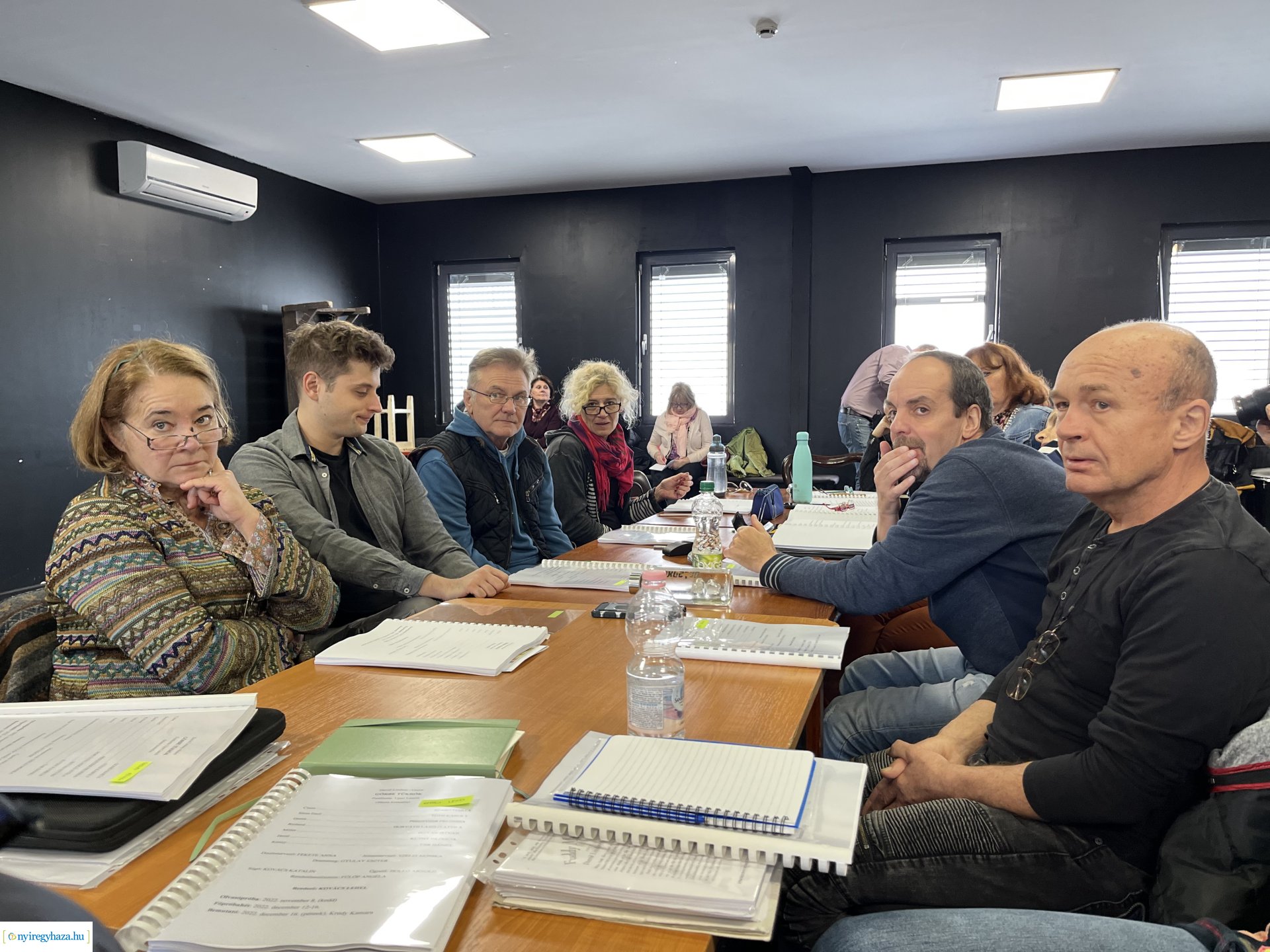 Görbe tükrök olvasópróba