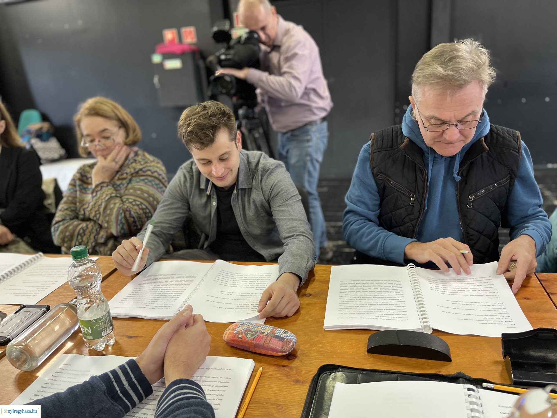 Görbe tükrök olvasópróba