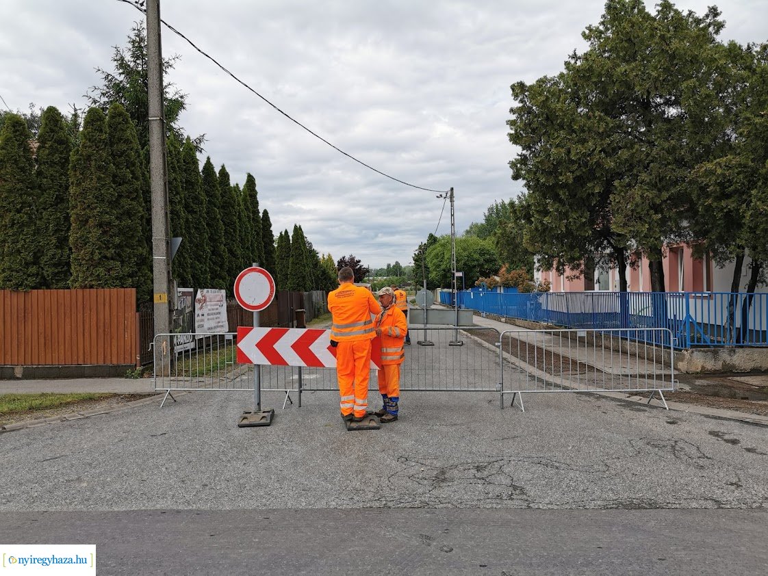 Gőzerővel haladnak a munkálatok a Család utcán