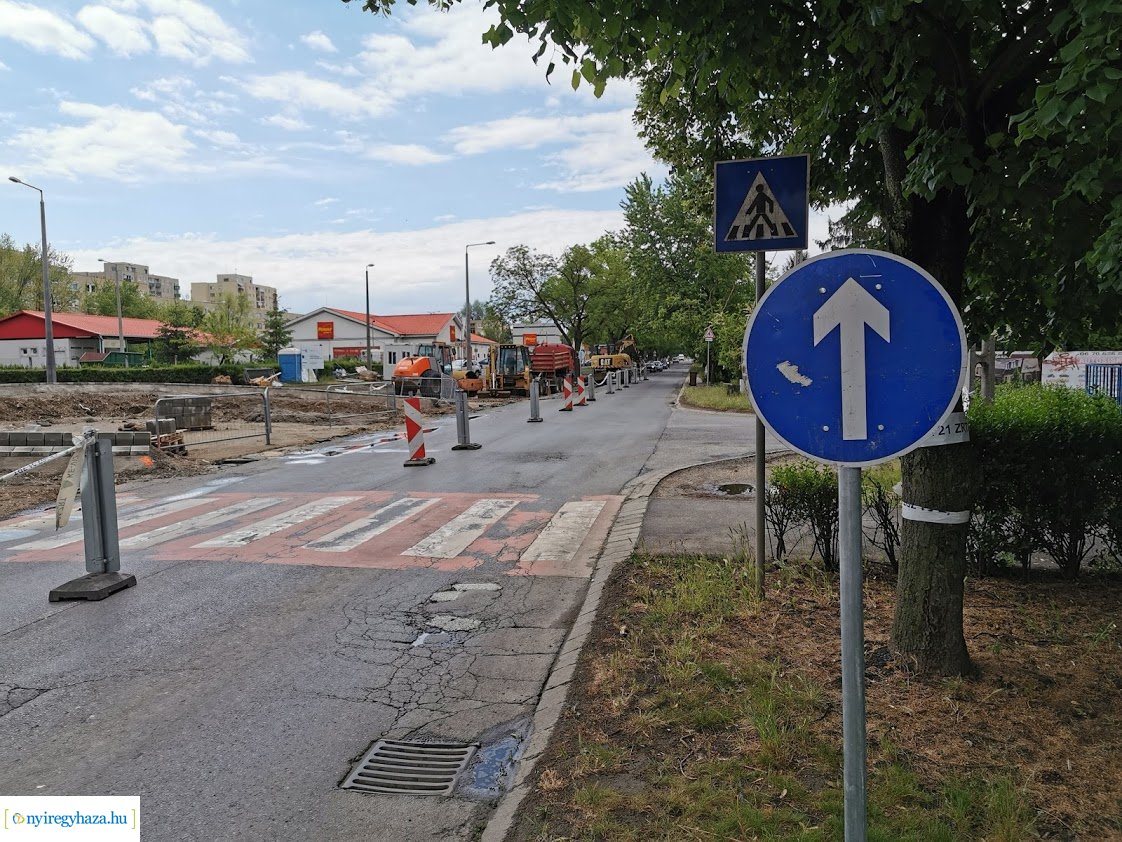 Gőzerővel haladnak a munkálatok a Család utcán