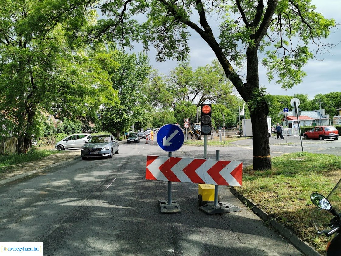 Gőzerővel haladnak a munkálatok a Család utcán