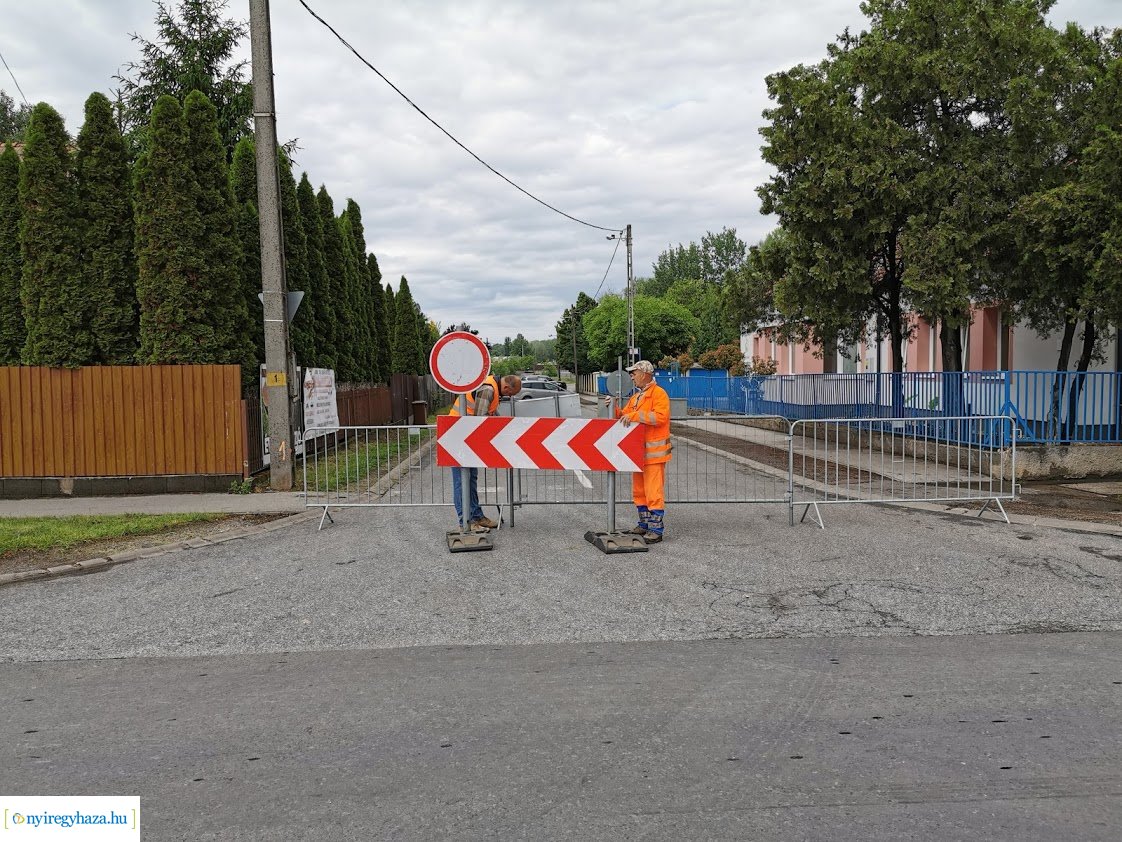 Gőzerővel haladnak a munkálatok a Család utcán