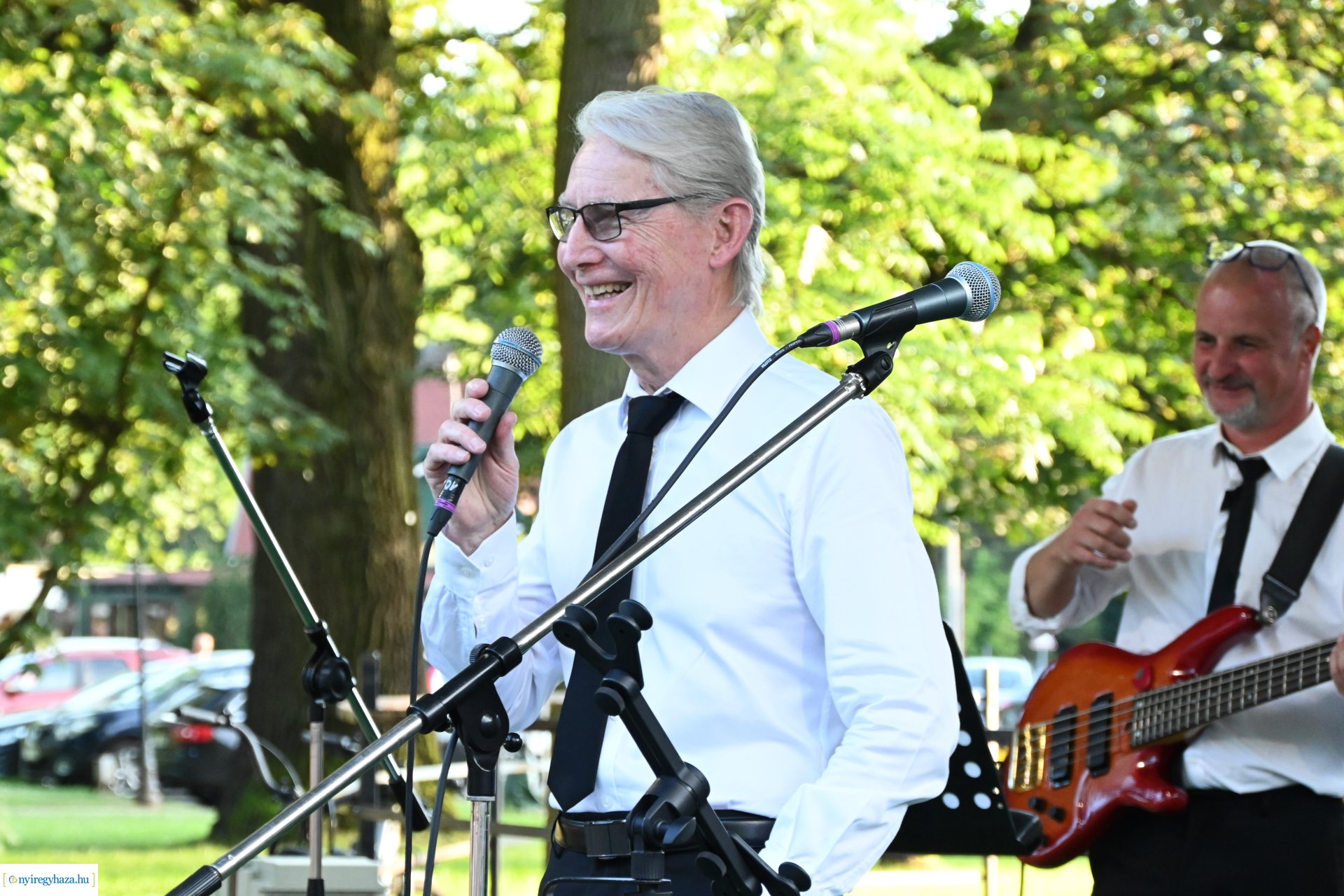 Granville Pillar és kísérő zenekara a Zene Sóstón programsorozat színpadán